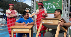 【打開林場認識國產材】森林大火浩劫重生的柳杉變身部落課桌椅 執行永續循環、打造校園減碳任務